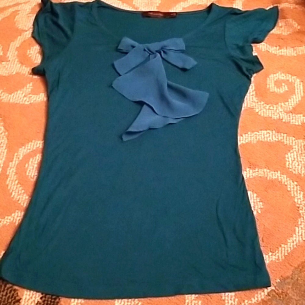Limited flutter sleeve T-shirt